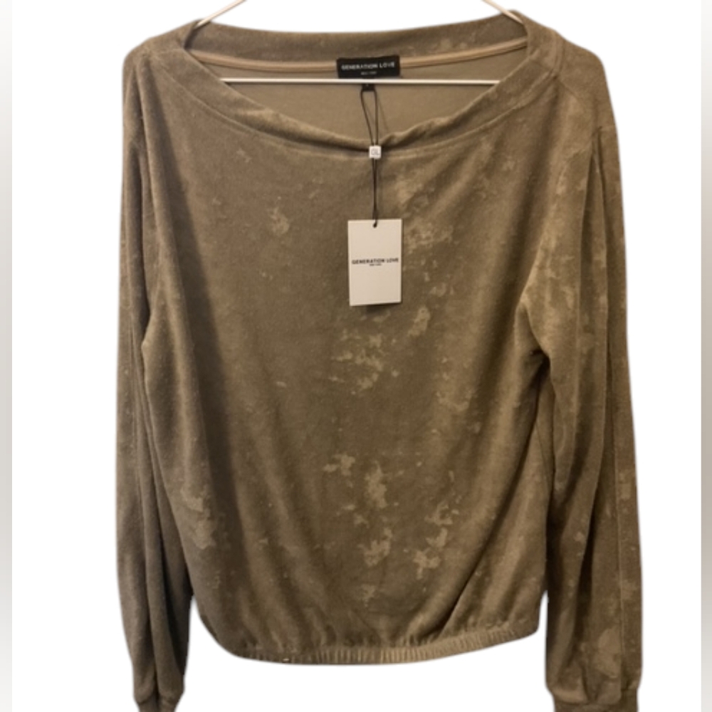 GENERATION NWT LOVE WOMENS S SWEATSHIRT ARMY GREEN  CAMO